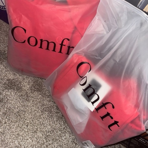 NEW-“Crimson” COMFRT Brand Set - Picture 5 of 6